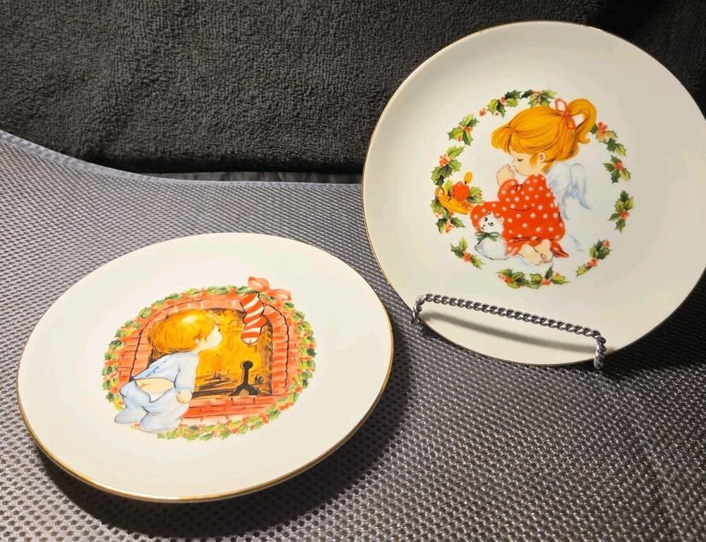 2 VTG 1982 Jasco Porcelain Christmas Hang Plates 22K Gold 6.5" Little Boy & Girl